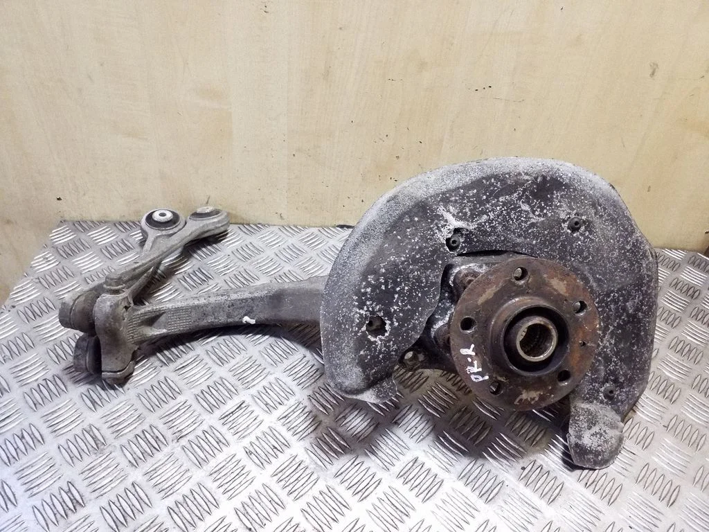 Front wheel hub – right