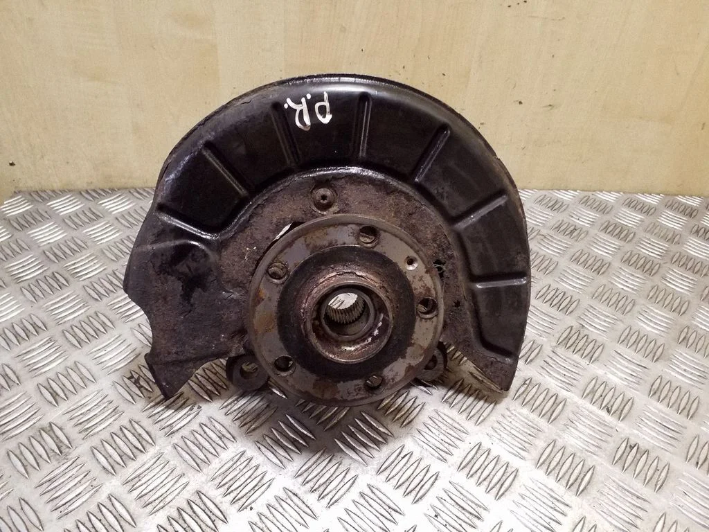 Front wheel hub – right
