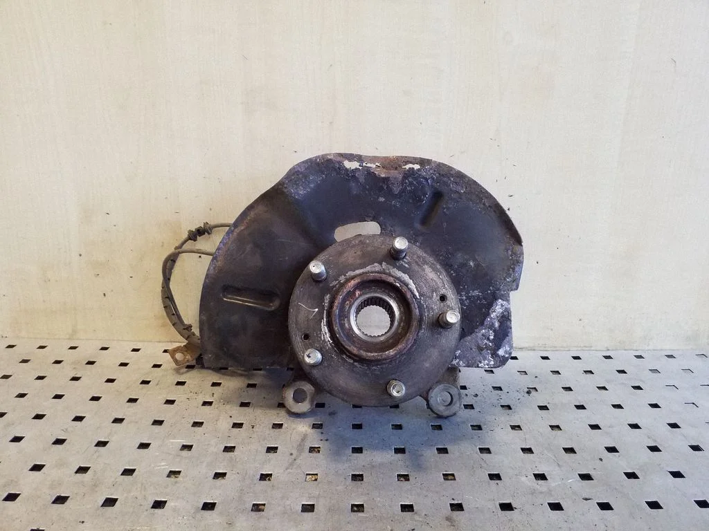 Front wheel hub – left