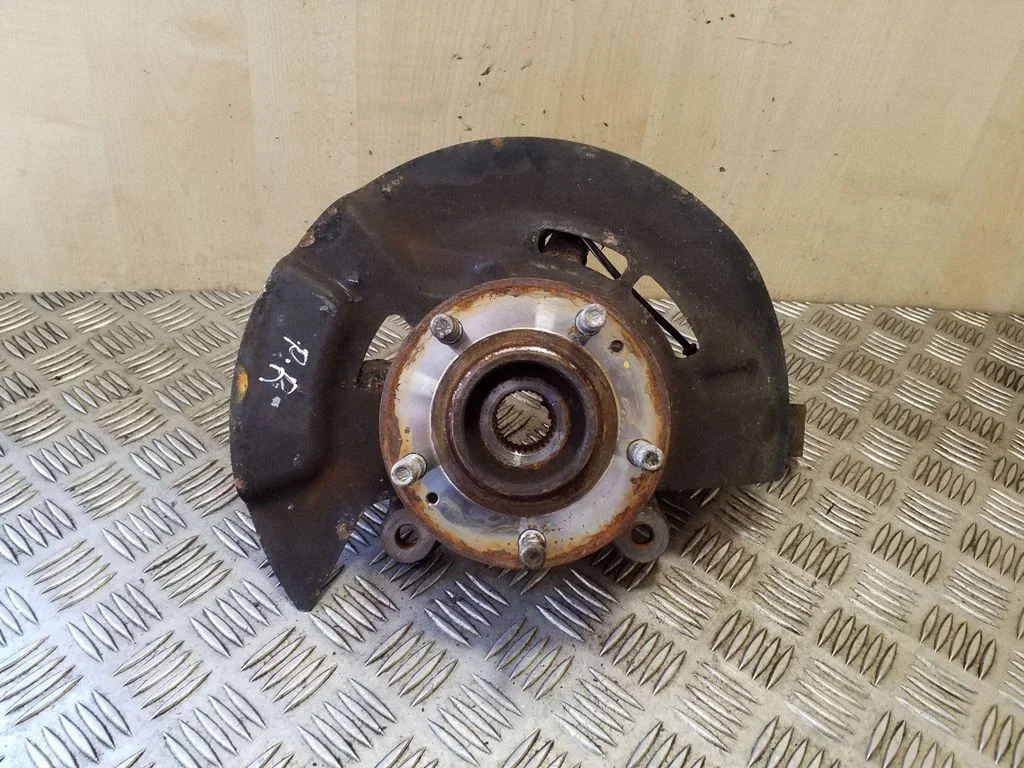 Front wheel hub – right