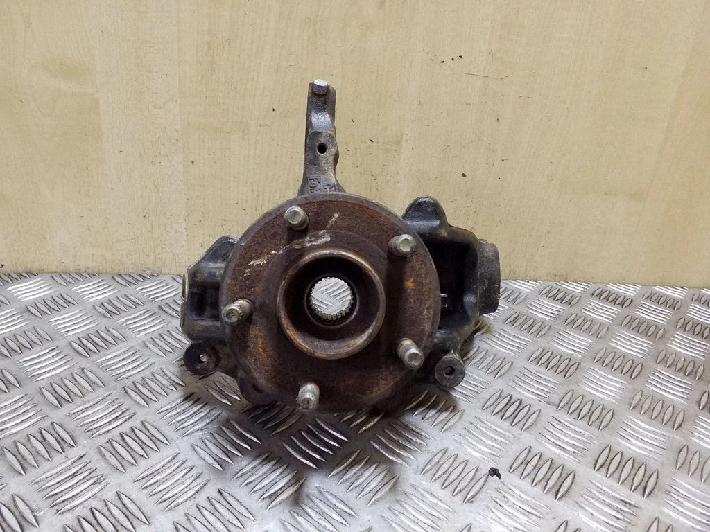 Front wheel hub AV613K170