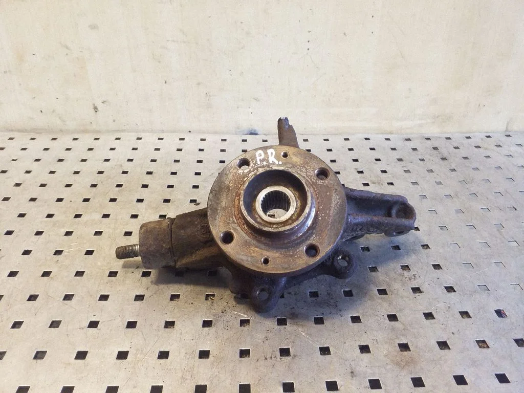 Front wheel hub – right