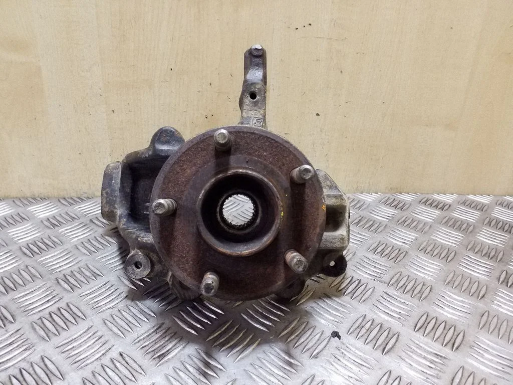 Front wheel hub AV613K171