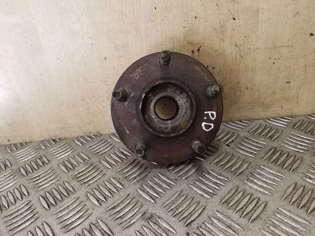 Front wheel hub – right