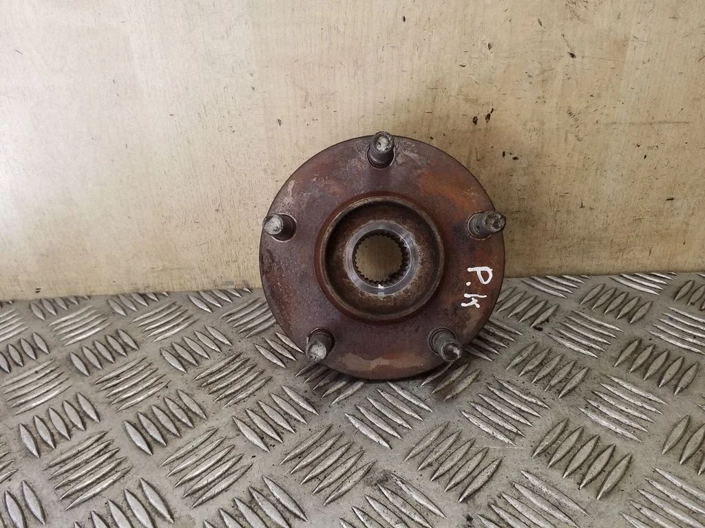 Front wheel hub – left