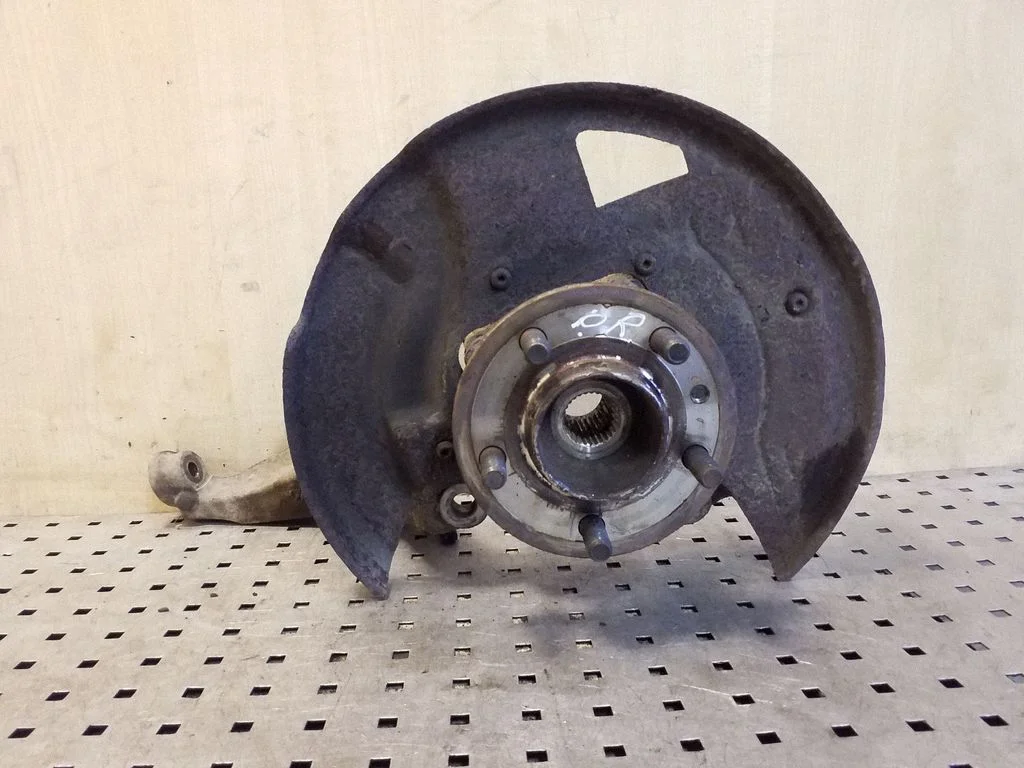 Front wheel hub – Land Rover Discovery 3 - LR3 (2005-2009)