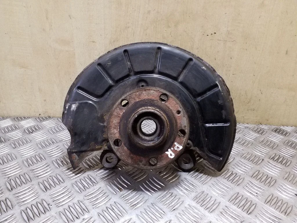 Front wheel hub – right
