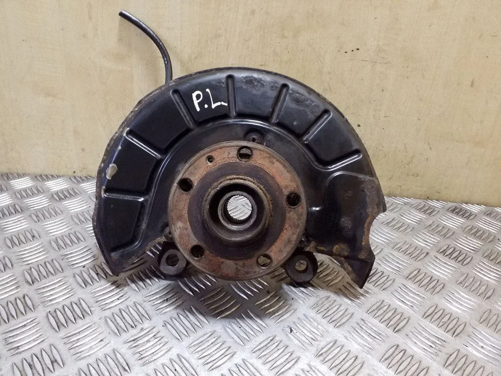 Front wheel hub – left