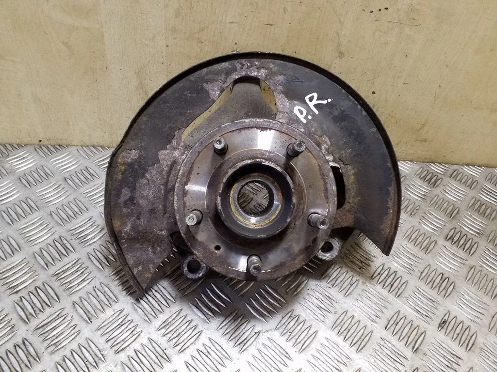Front wheel hub – right
