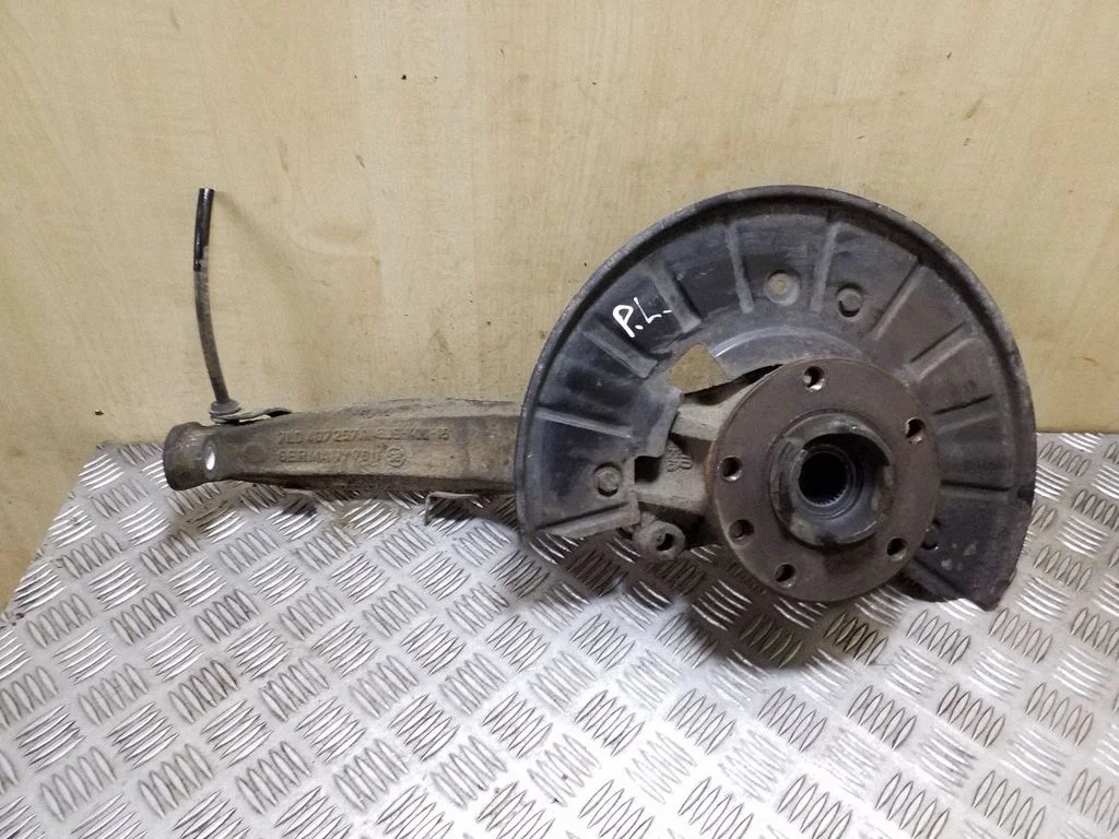Front wheel hub 7L0407257A