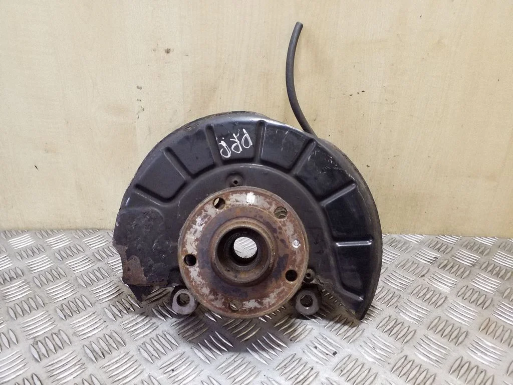 Front wheel hub – right
