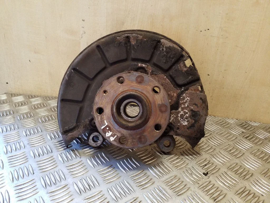 Front wheel hub – left