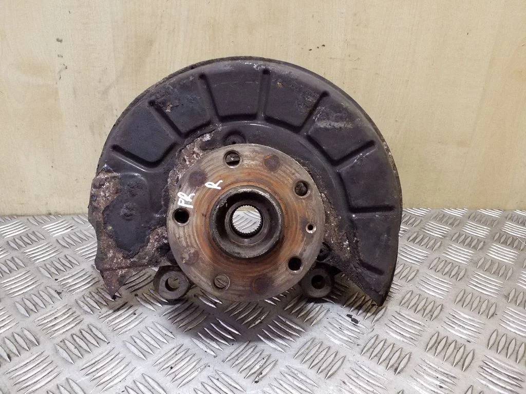 Front wheel hub – right
