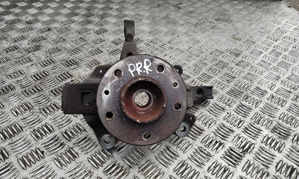 Front wheel hub – right