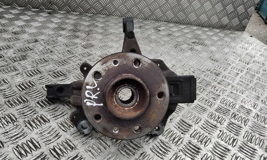 Front wheel hub – left