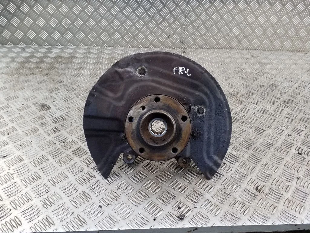Front wheel hub – left