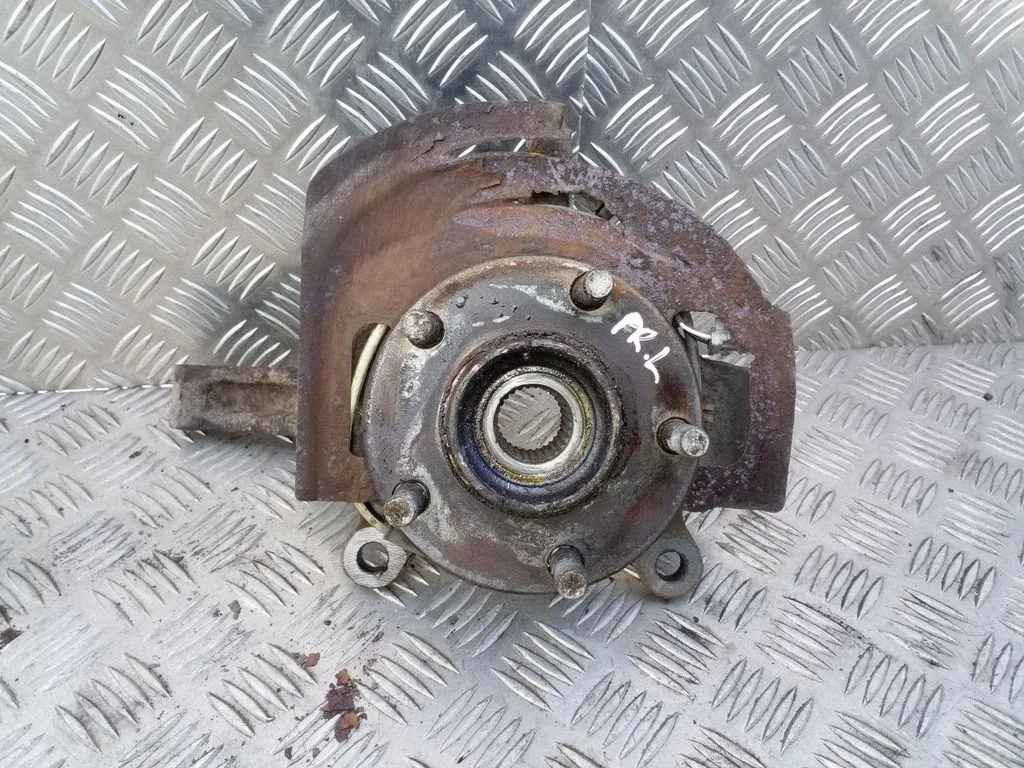 Front wheel hub – left