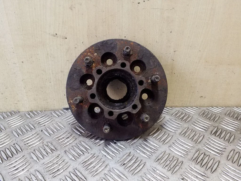 Front wheel hub