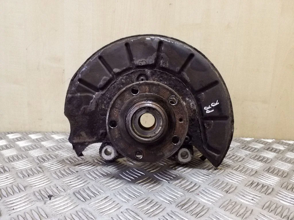 Front wheel hub – right