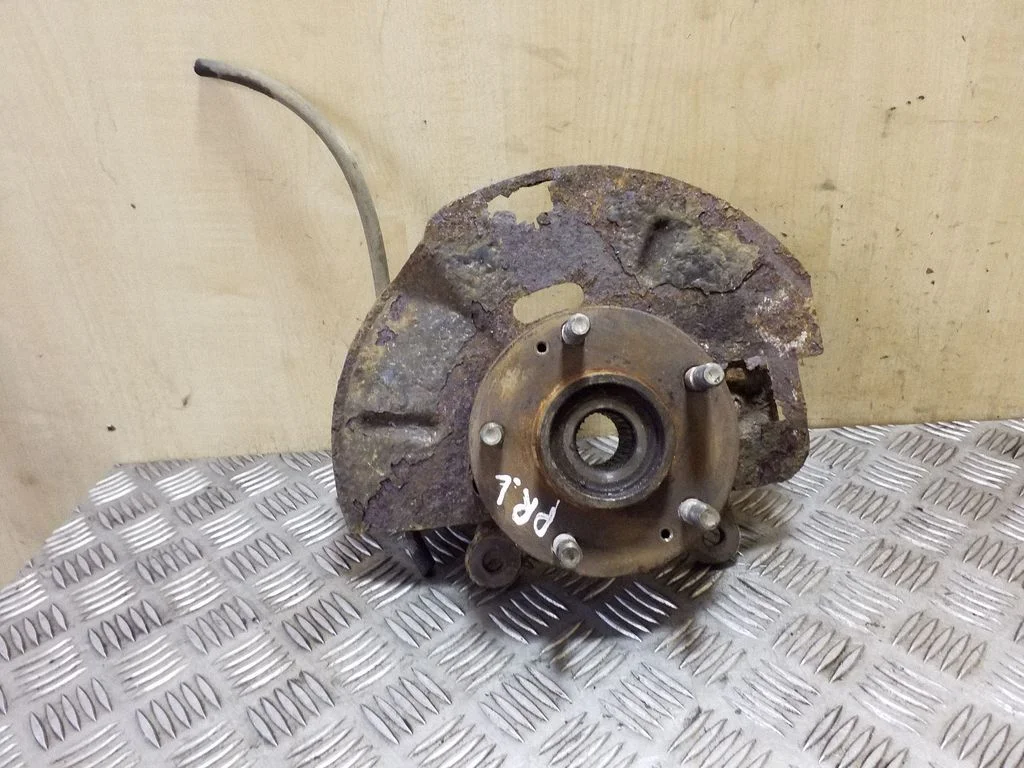 Front wheel hub – left
