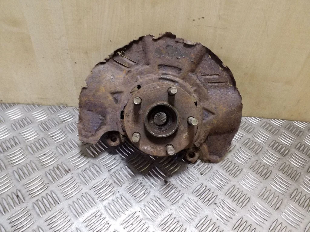 Front wheel hub – right