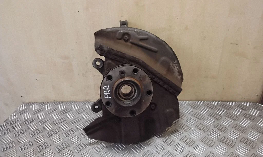 Front wheel hub – right
