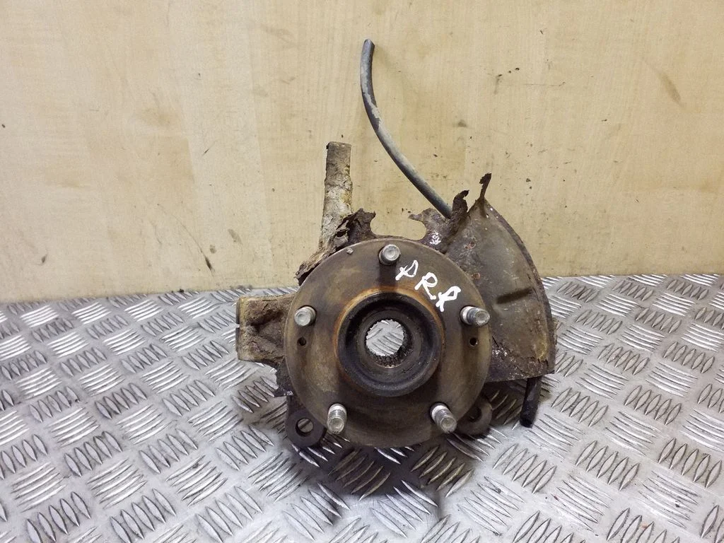 Front wheel hub – right