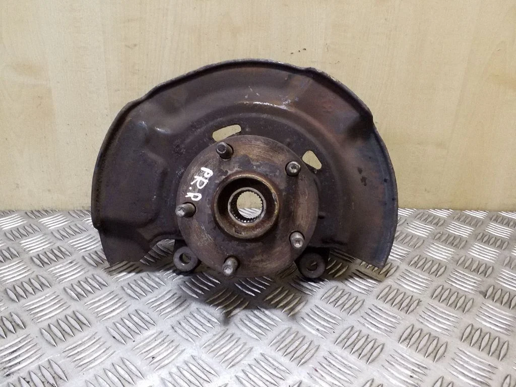Front wheel hub – right