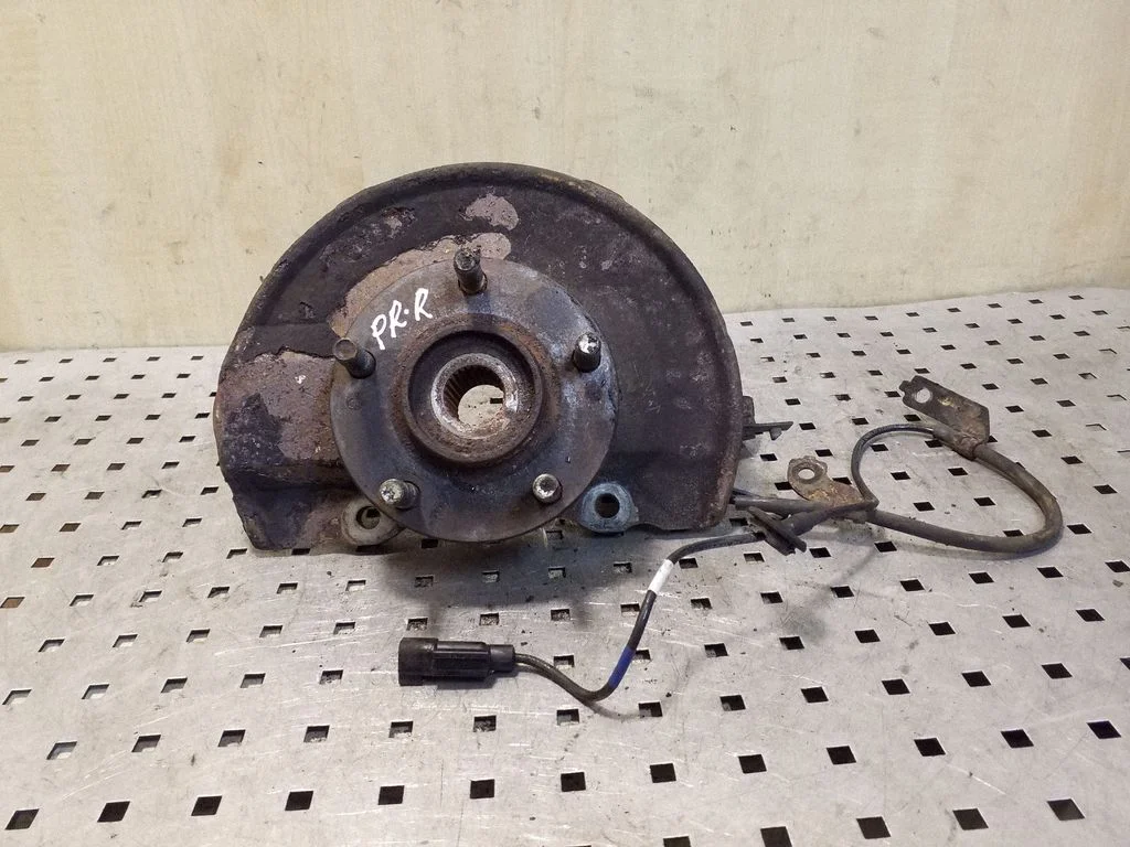 Front wheel hub – right