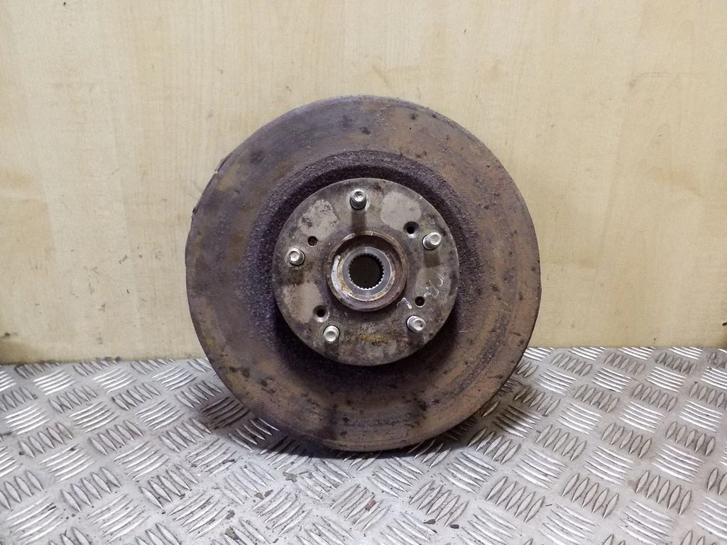 Front wheel hub – left