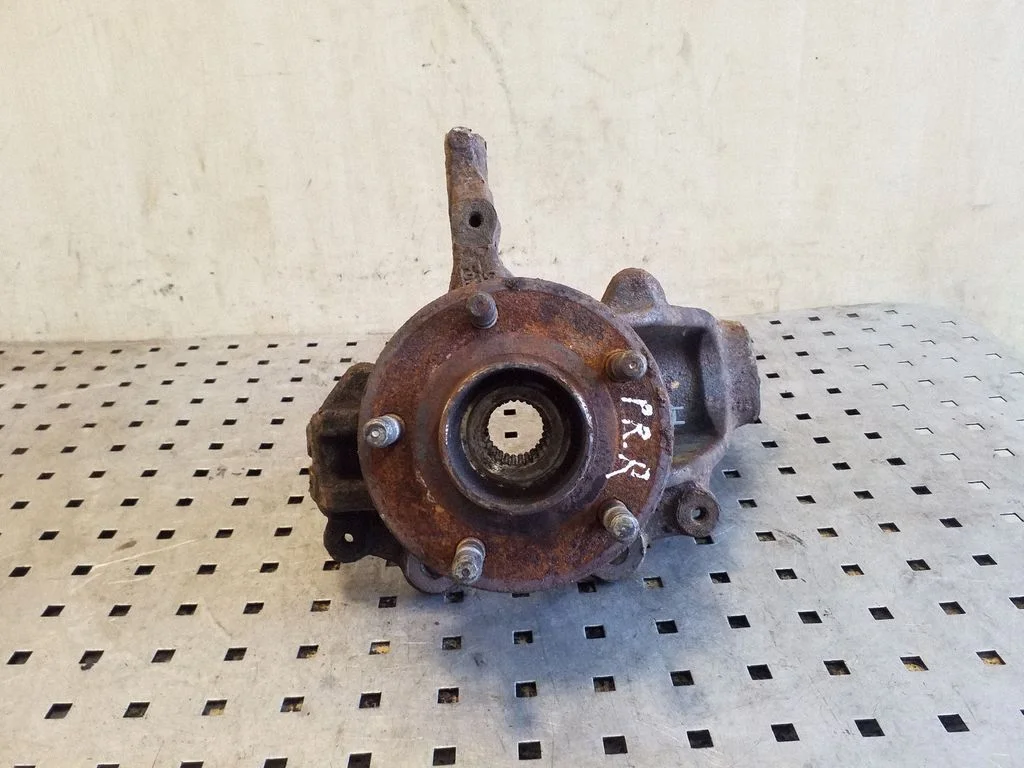 Front wheel hub – right