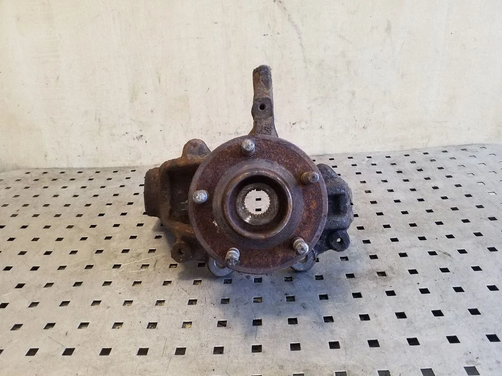 Front wheel hub – left