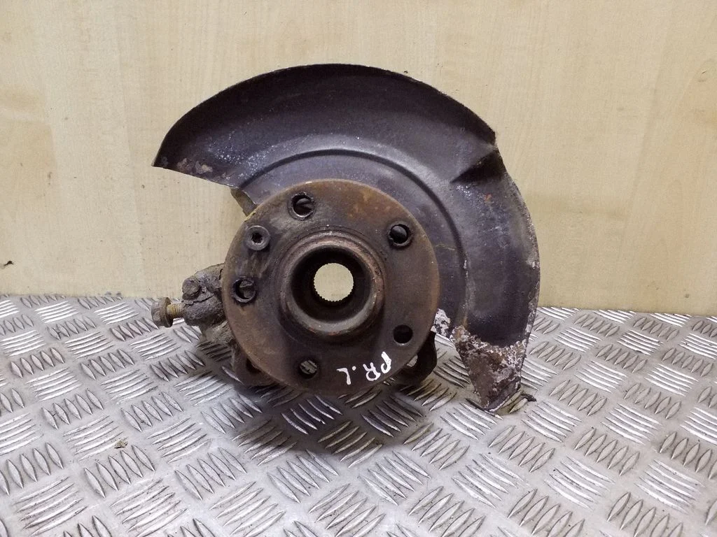 Front wheel hub – left