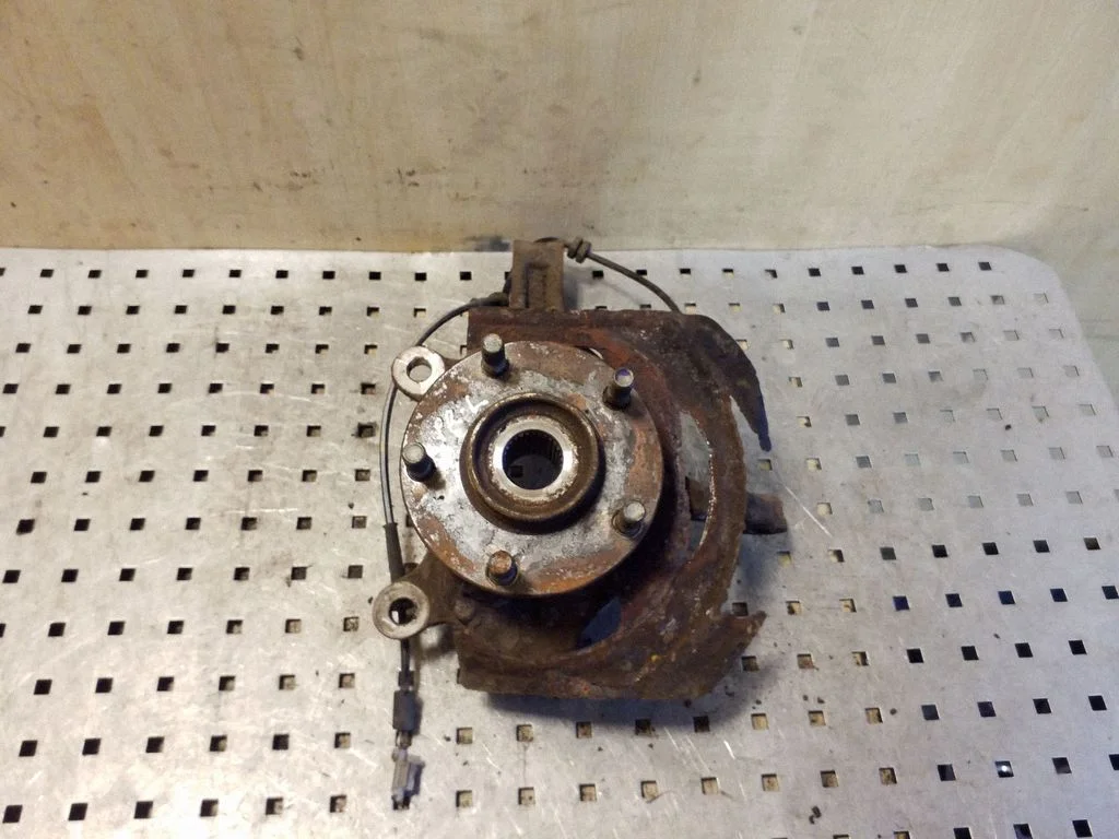 Front wheel hub – front left