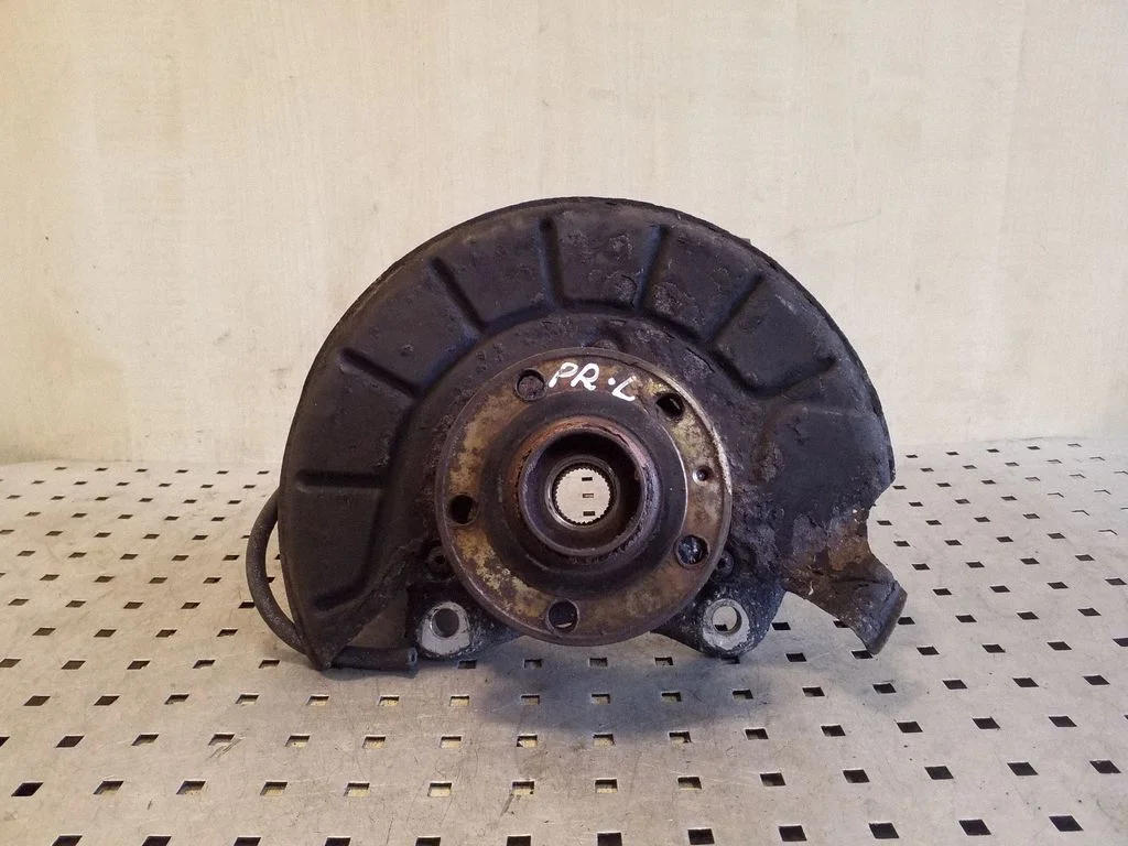 Front wheel hub – left