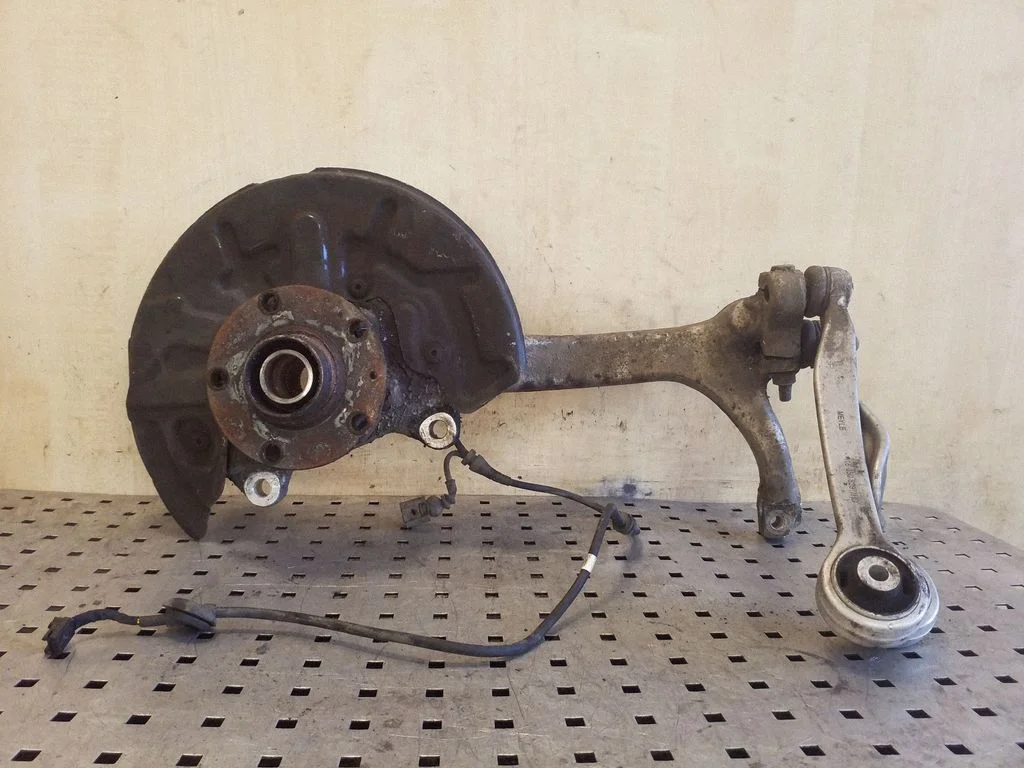 Front wheel hub – left