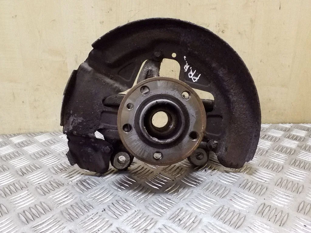 Front wheel hub – right