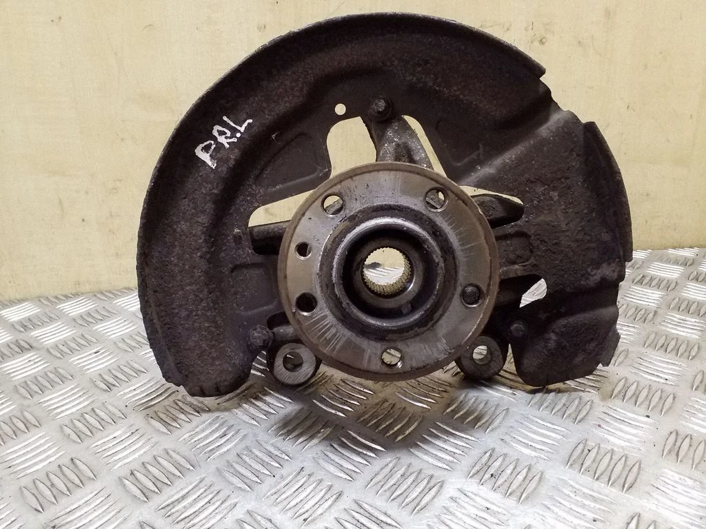 Front wheel hub – left