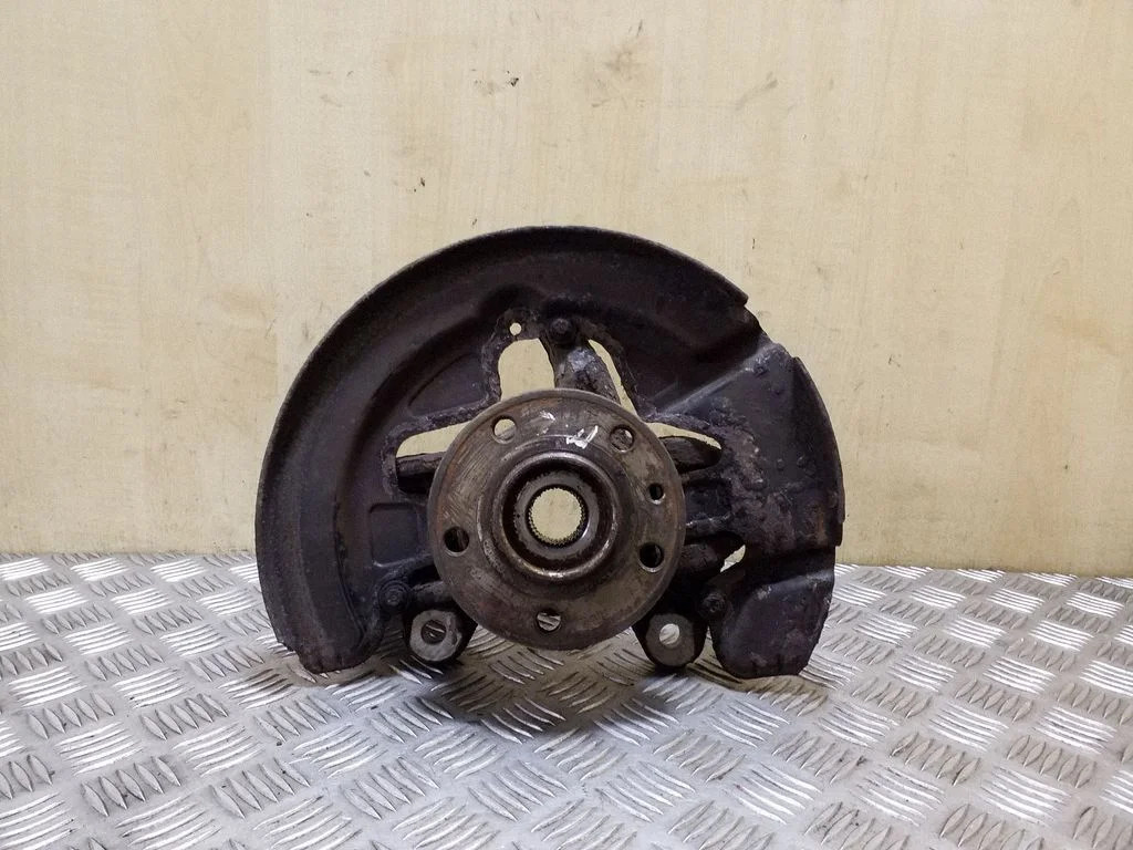 Front wheel hub – left