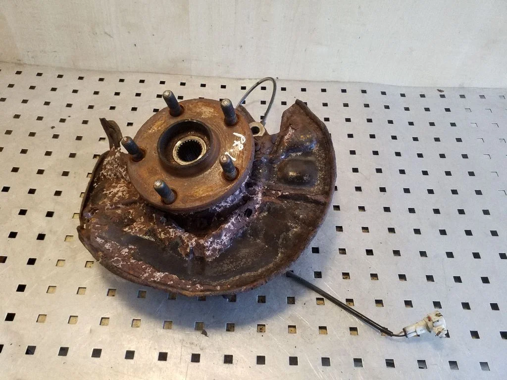 Front wheel hub – left