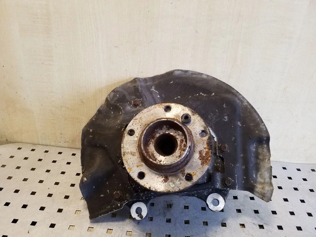 Front wheel hub – front left