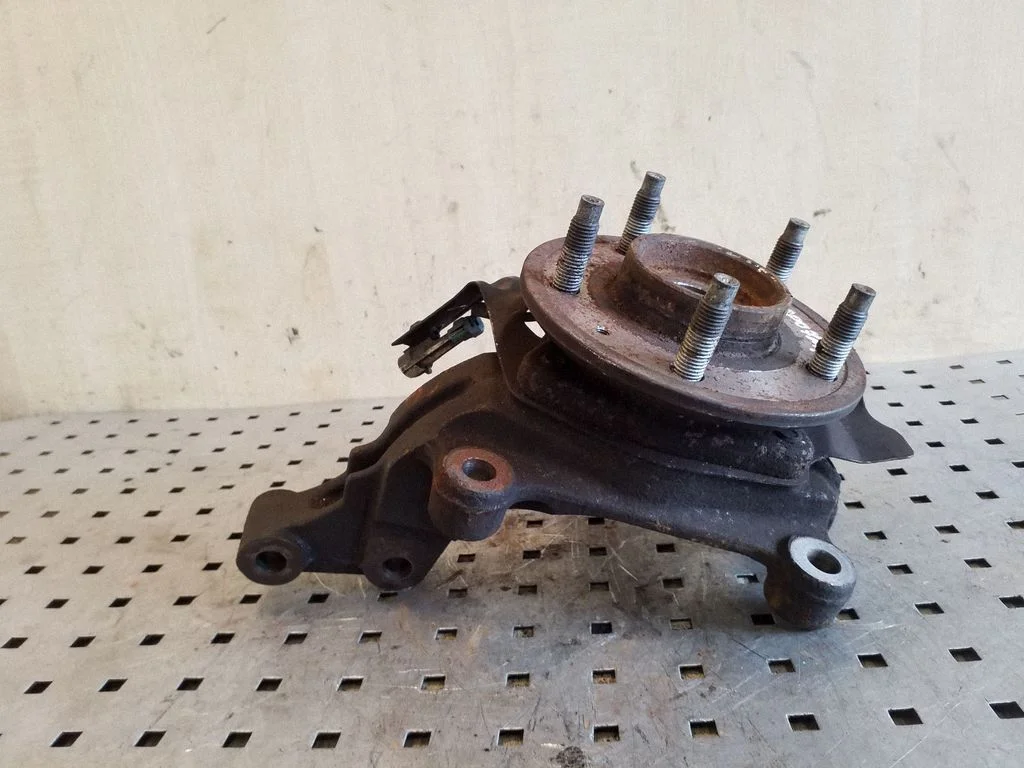 Front wheel hub – front left