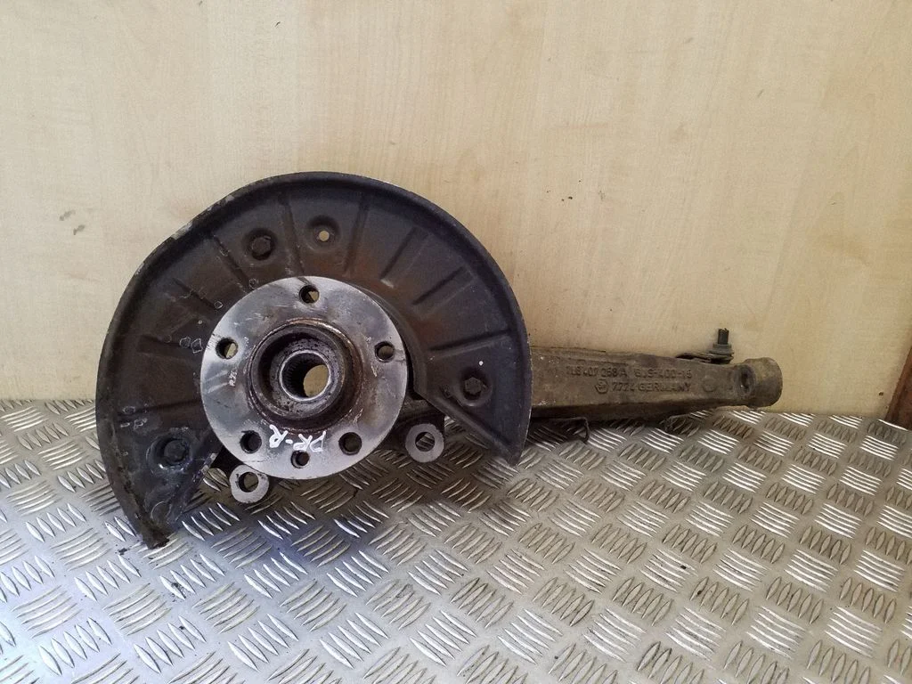 Front wheel hub 7L6407258A
