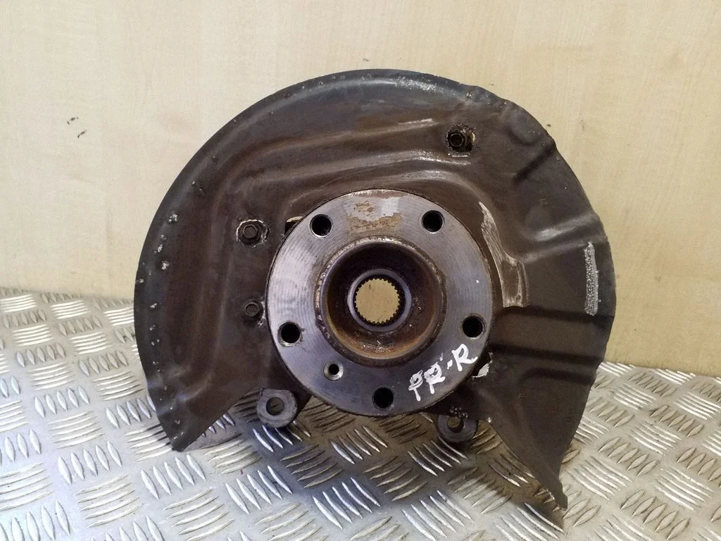 Front wheel hub – right