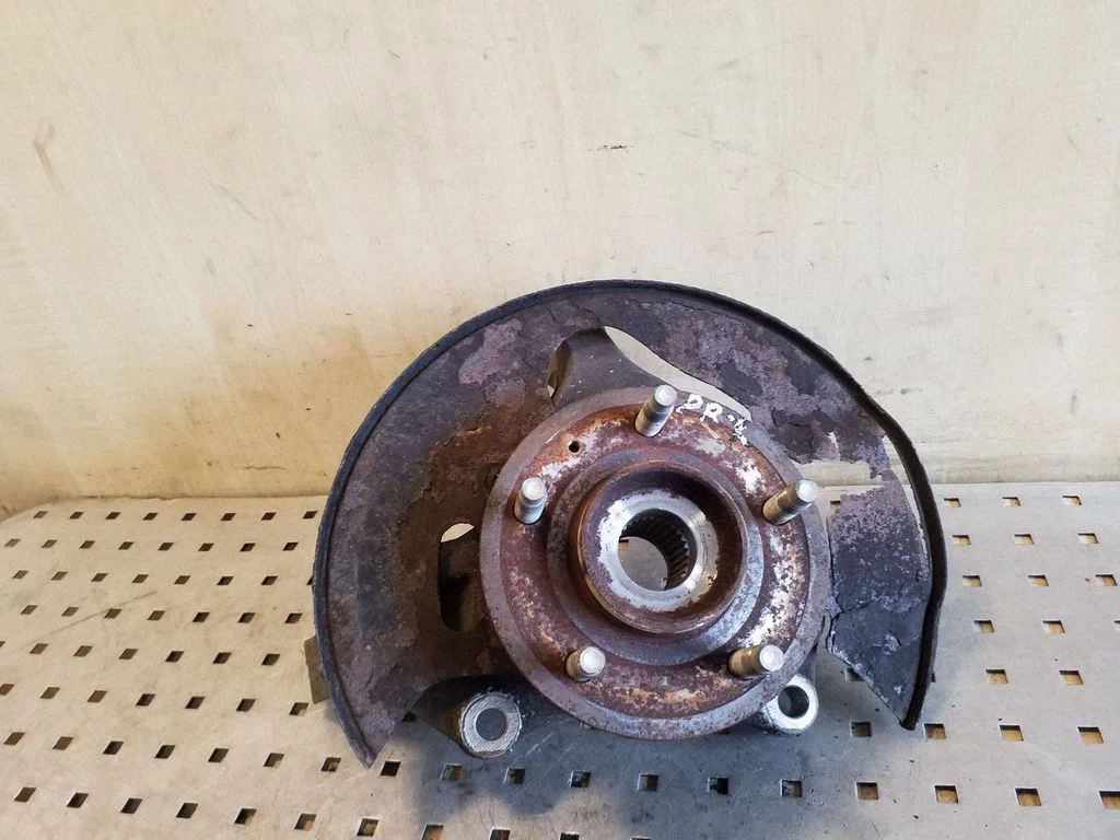 Front wheel hub – front left