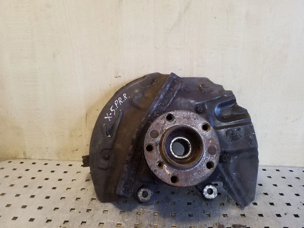 Front wheel hub – front right