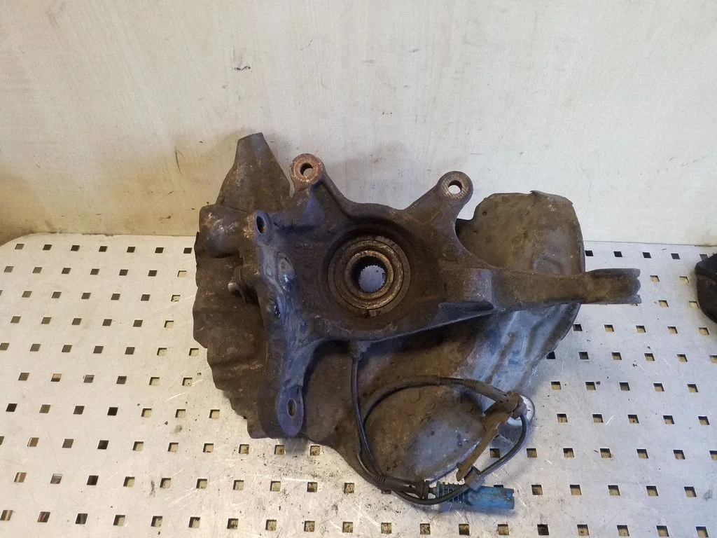 Front wheel hub – front left