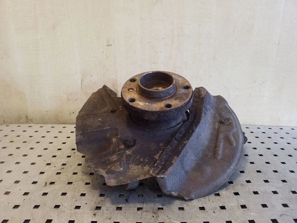 Front wheel hub – front right