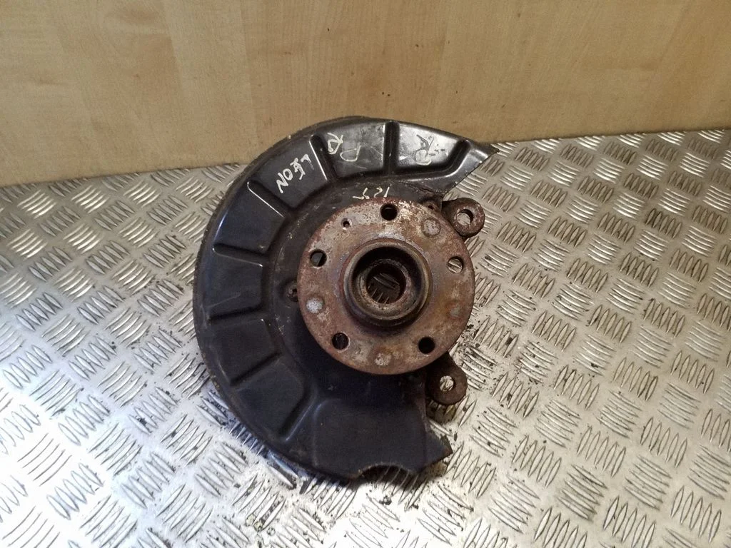 Front wheel hub – front right