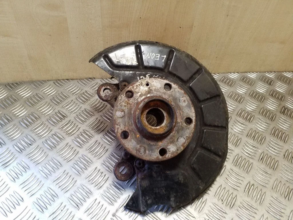 Front wheel hub – front left
